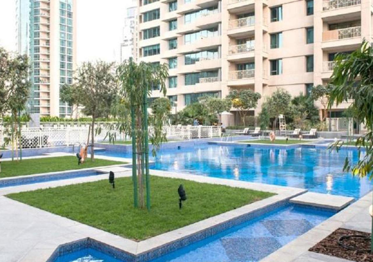 Signature Burj Khalifa View Residence Dubái Exterior foto