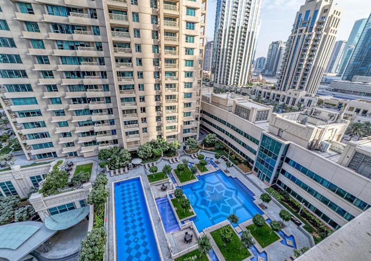 Signature Burj Khalifa View Residence Dubái Exterior foto